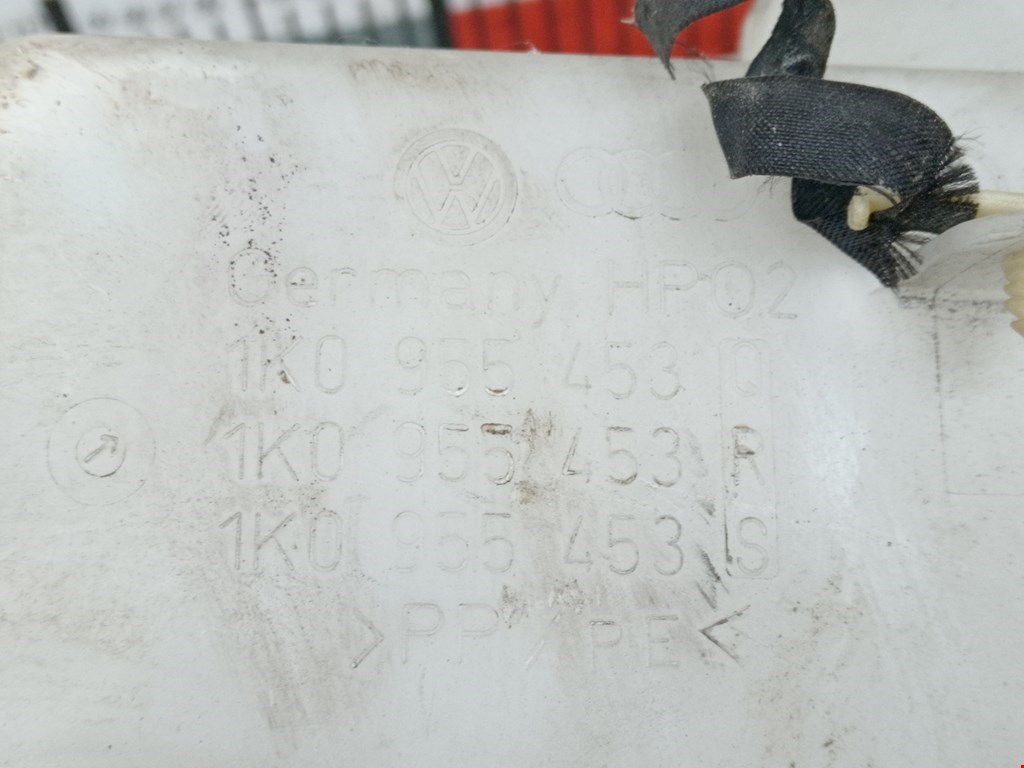 Бачок омывателя VOLKSWAGEN Touran 2003-2010