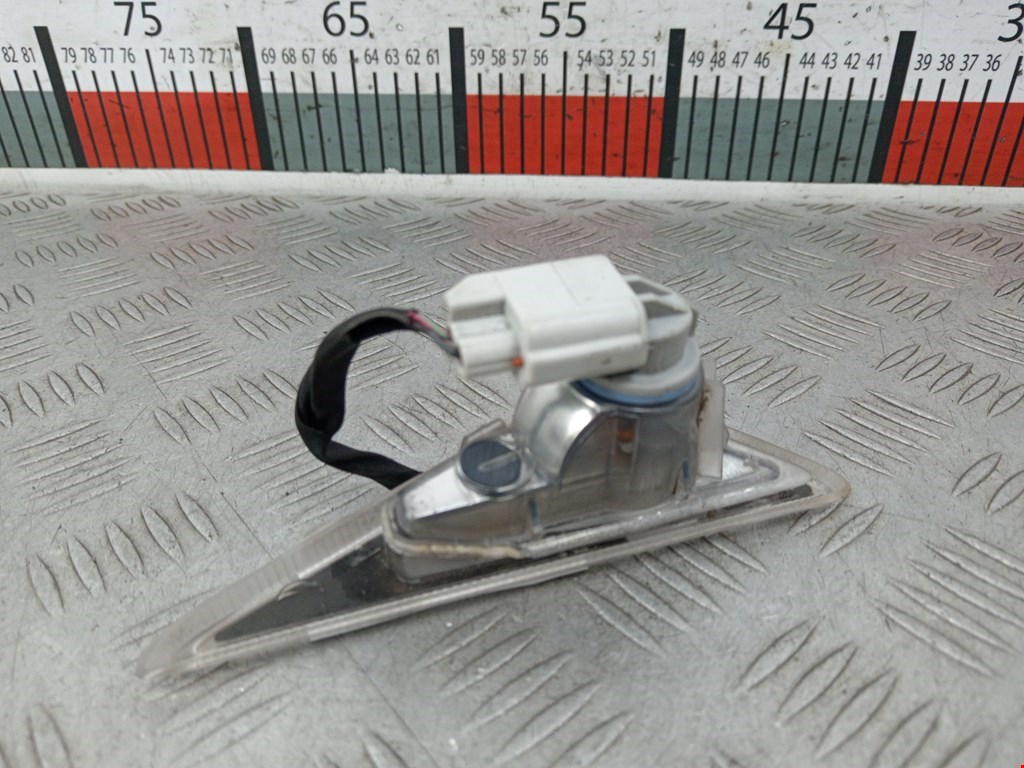 Повторитель на крыло TESLA Model S I 2012-н.в.