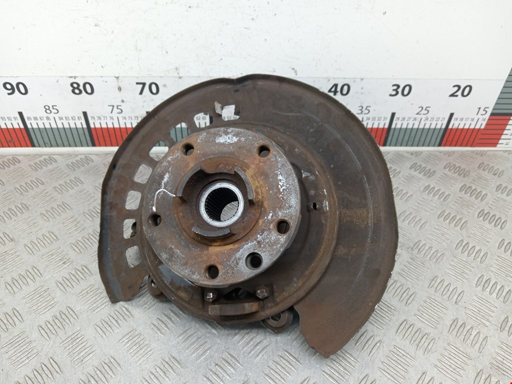 Ступица (кулак цапфа) задняя левая Audi Q7 4L (2005-2015)