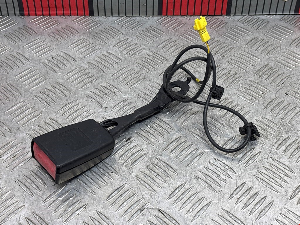 Замок ремня безопасности (преднатяжитель ремня безопасности) Mercedes E-Class (W212) (2009-2016)