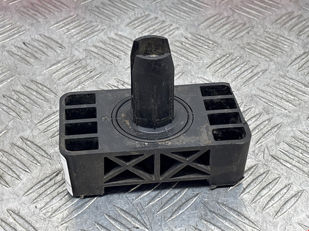 Поддомкратник (поддомкратная подушка опора подъемной платформы) Mercedes C-Class (W204) (2006-2015)