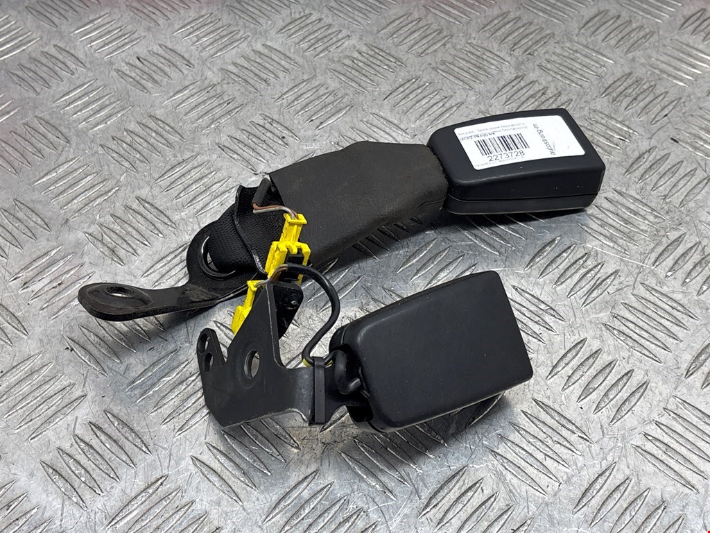 Замок ремня безопасности (преднатяжитель ремня безопасности) Mercedes C-Class (W204) (2006-2015)