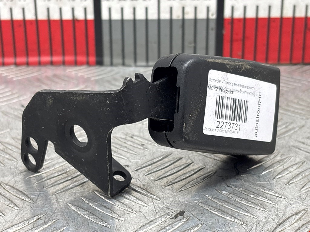 Замок ремня безопасности (преднатяжитель ремня безопасности) Mercedes C-Class (W204) (2006-2015)