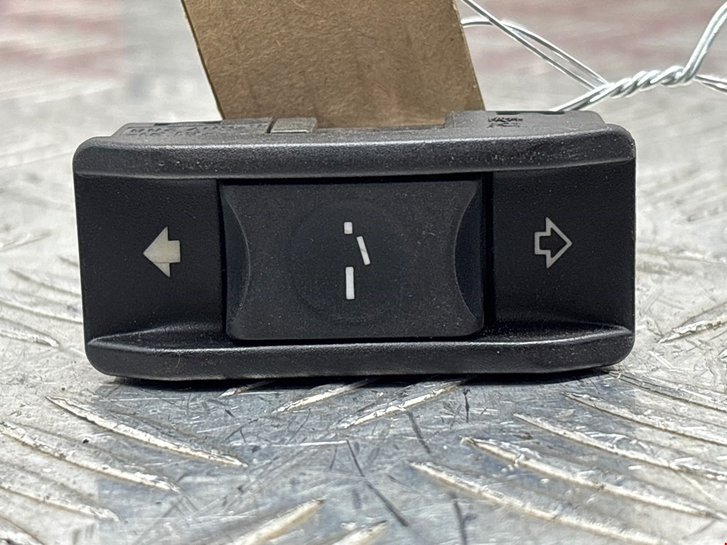 Кнопка люка BMW 5-Series (E60/E61) (2003-2010)