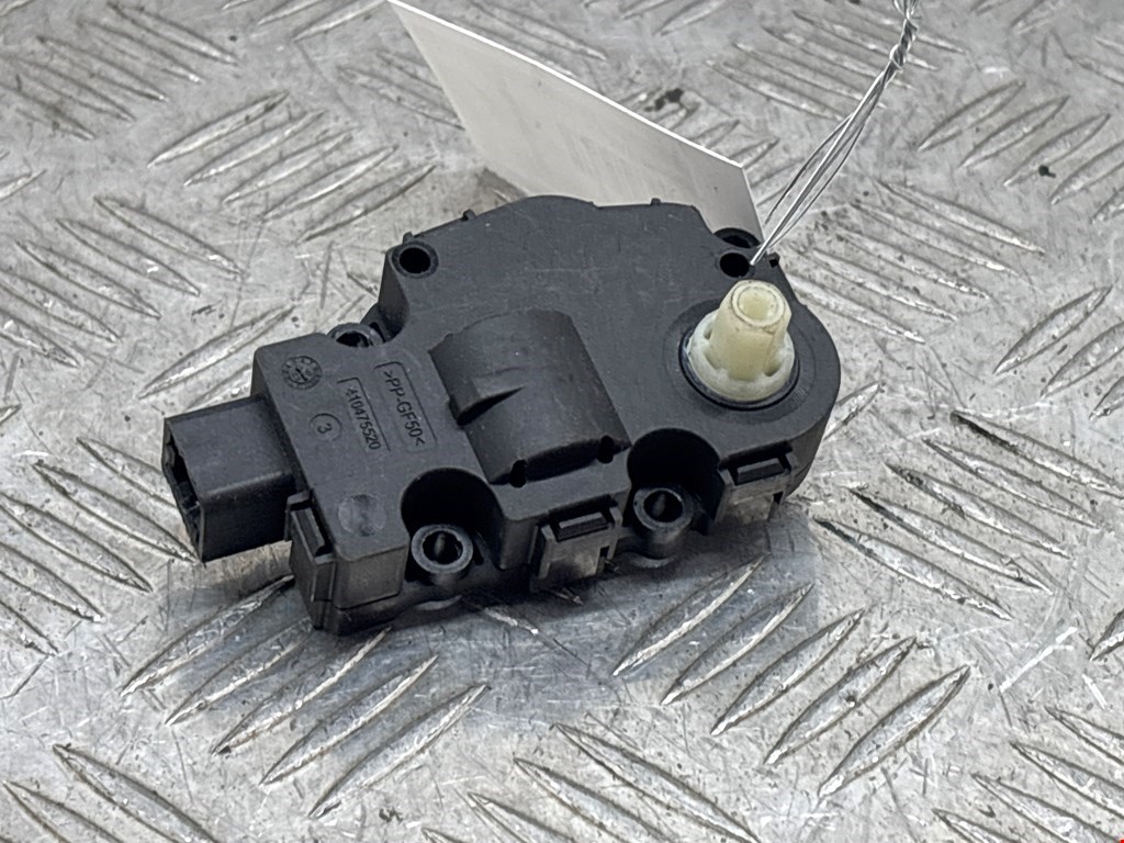 Сервопривод (электропривод моторчик привода) заслонки печки Mercedes E-Class (W212) (2009-2016)