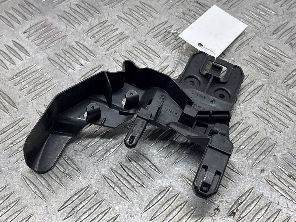 Кронштейн (держатель) ручки двери Mercedes C-Class (W205) (2014-2021)