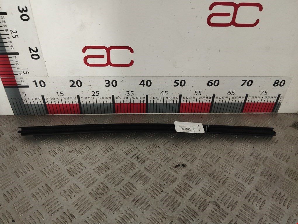 Уплотнитель (внутри) TESLA Model S I 2012-н.в.