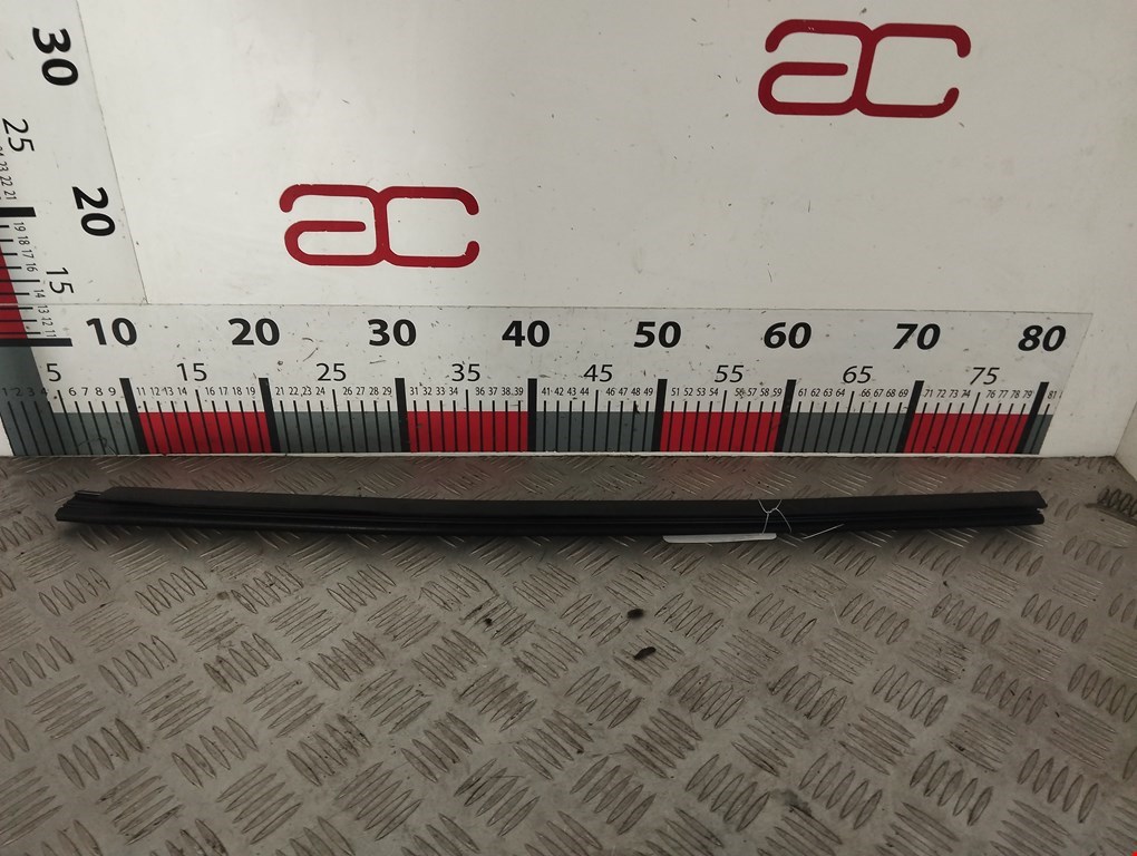 Уплотнитель (внутри) TESLA Model S I 2012-н.в.