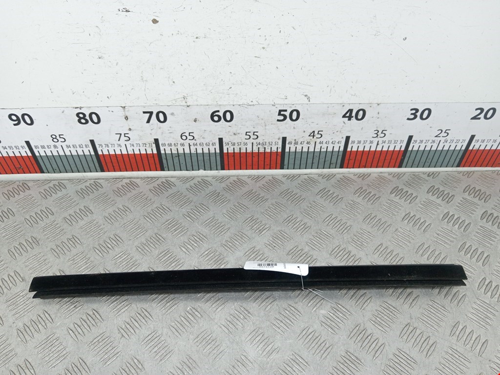 Накладка декоративная (молдинг) стекла двери задней правой Mercedes C-Class (W204) (2006-2015)