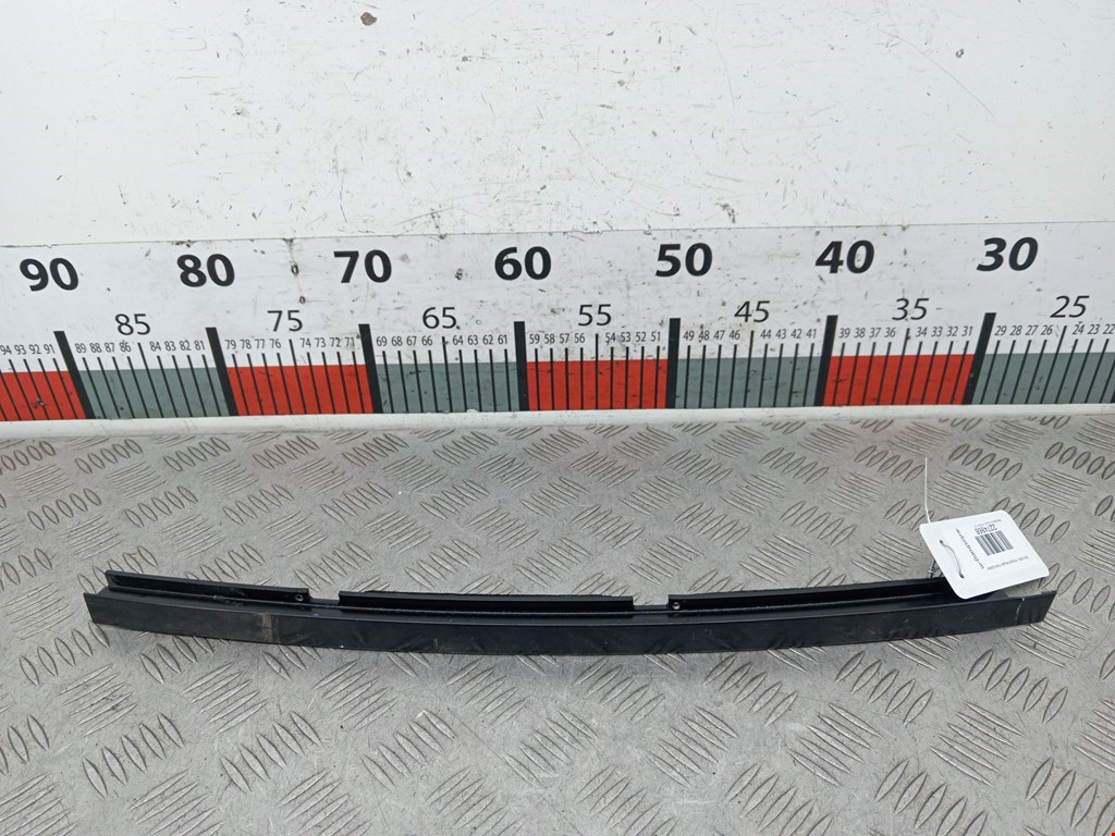 Направляющая стекла двери Mercedes C-Class (W204) (2006-2015)