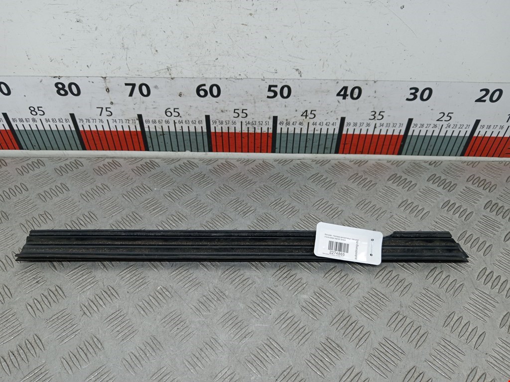 Накладка декоративная (молдинг) стекла двери задней правой Mercedes C-Class (W204) (2006-2015)