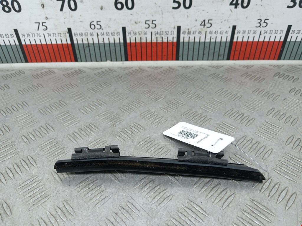 Накладка декоративная (молдинг) стекла двери задней правой Mercedes C-Class (W204) (2006-2015)