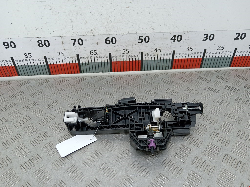 Кронштейн (держатель) ручки двери Mercedes E-Class (W212) (2009-2016)