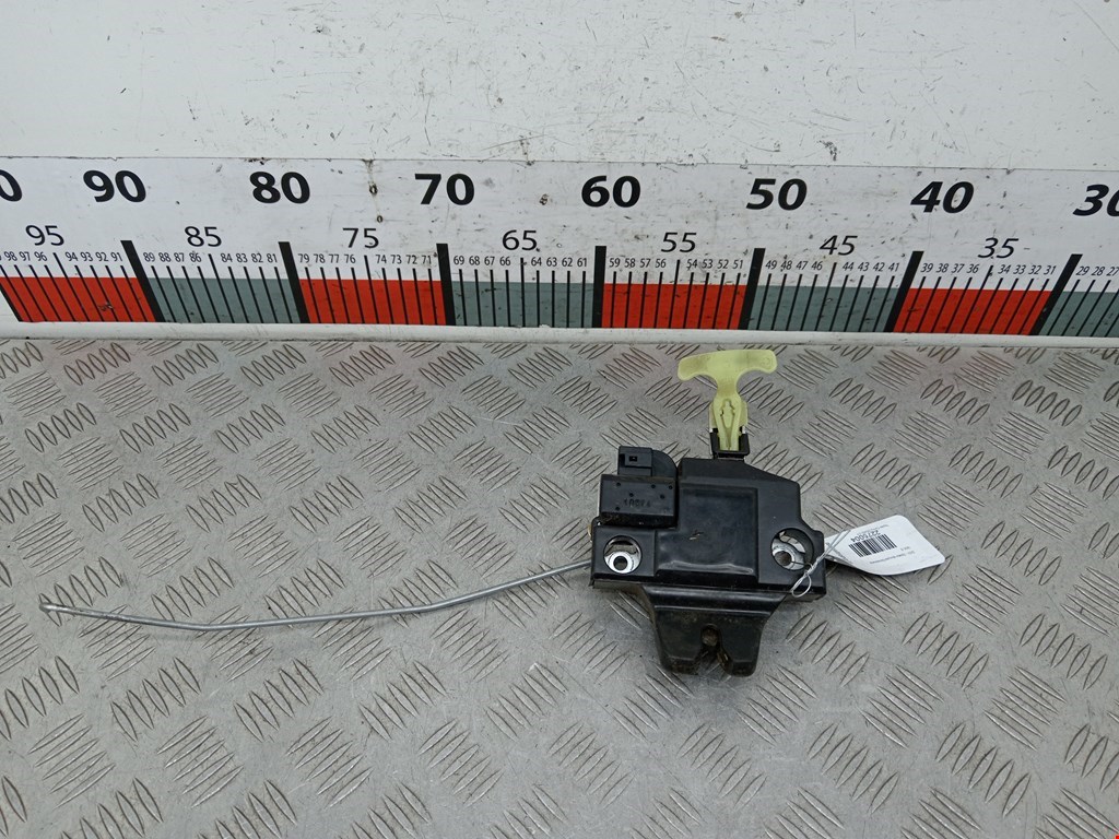 Замок багажника (крышки двери) TOYOTA Camry XV40 2006-2011
