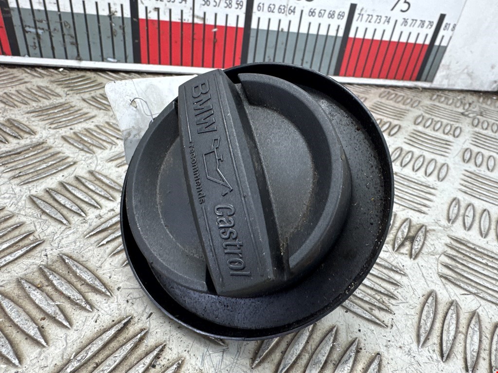 Горловина маслозаливная (залива масла) BMW 3er E90/E91 2005-2012