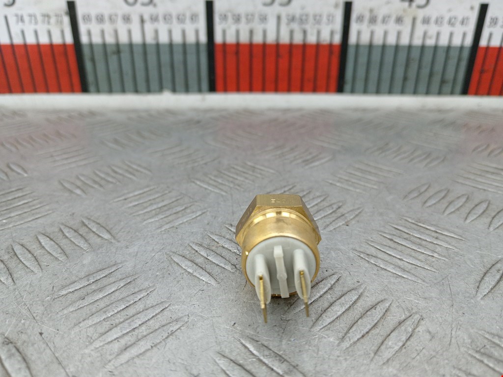 Датчик температуры (охлаждающей жидкости) AUDI A6 C4 1994-1997