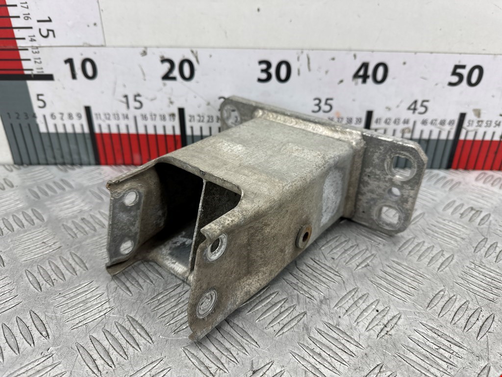 Кронштейн усилителя переднего бампера BMW 5-Series (E60/E61) (2003-2010)