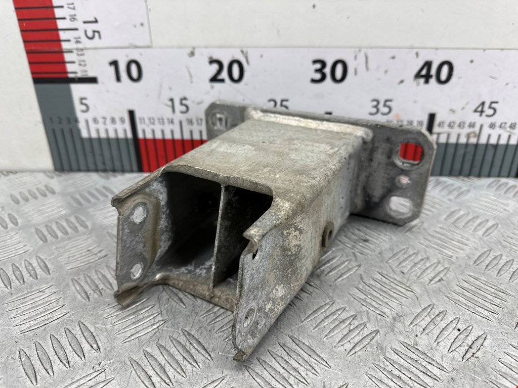 Кронштейн усилителя переднего бампера BMW 5-Series (E60/E61) (2003-2010)