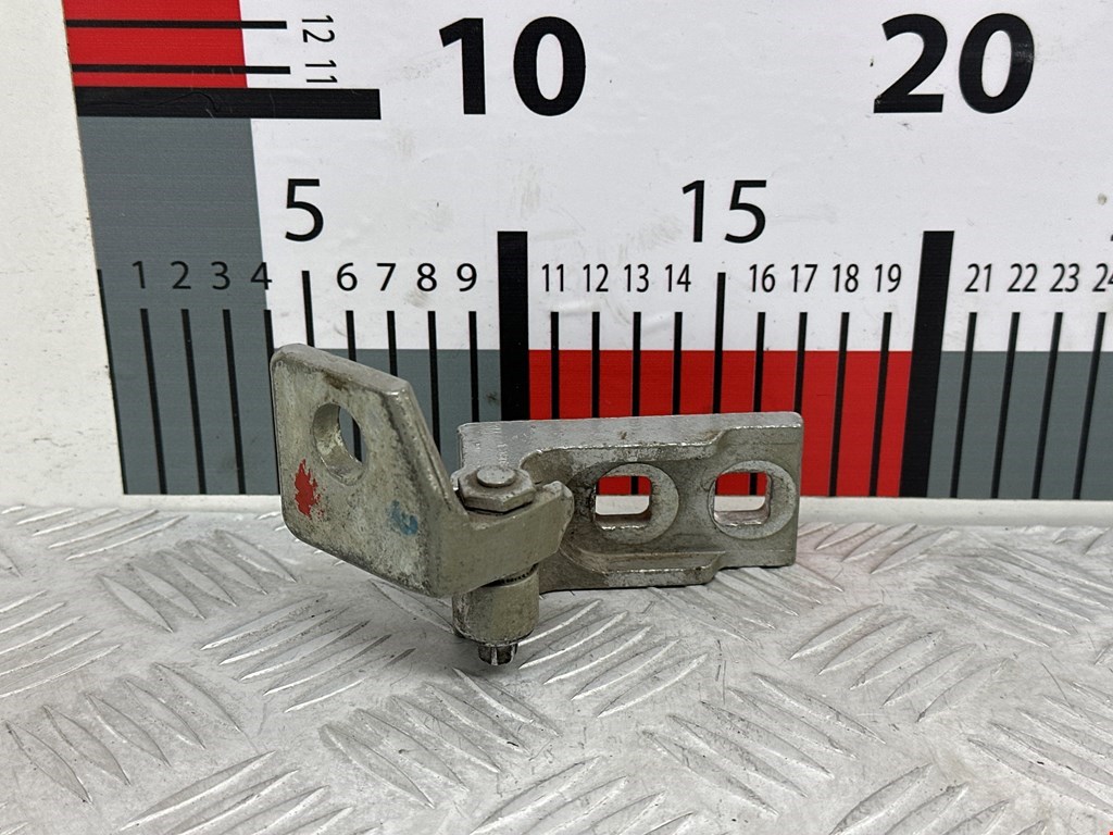 Петля двери передней правой Opel Corsa D (2006-2014)