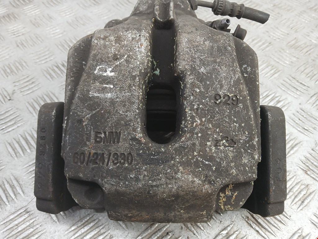 Суппорт передний правый BMW 5er 5 серия F10/F11/F07 2009-2017
